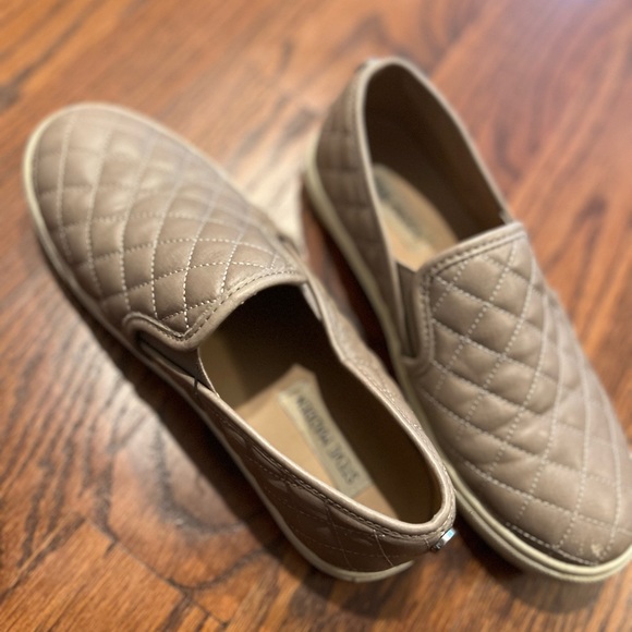 Steve Madden flats - Picture 3 of 4